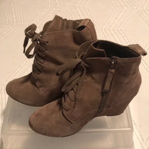 Never worn Beige Dolce Vita lace up wedge.
